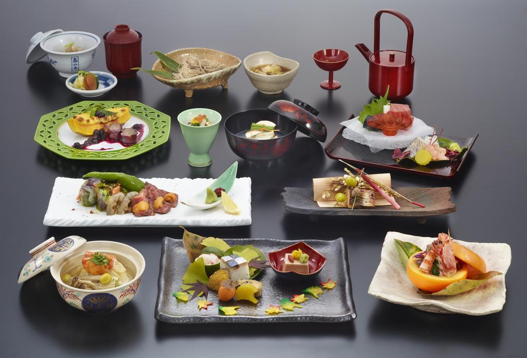 Menard Aoyama Resort: Wafukan Utatsukasa Iga Exterior photo