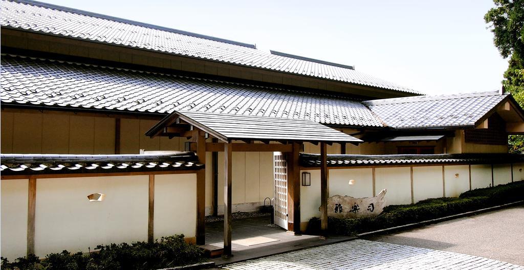 Menard Aoyama Resort: Wafukan Utatsukasa Iga Exterior photo