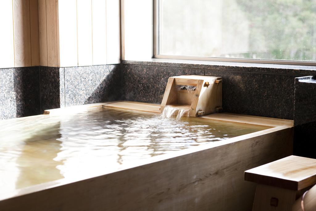 Menard Aoyama Resort: Wafukan Utatsukasa Iga Exterior photo