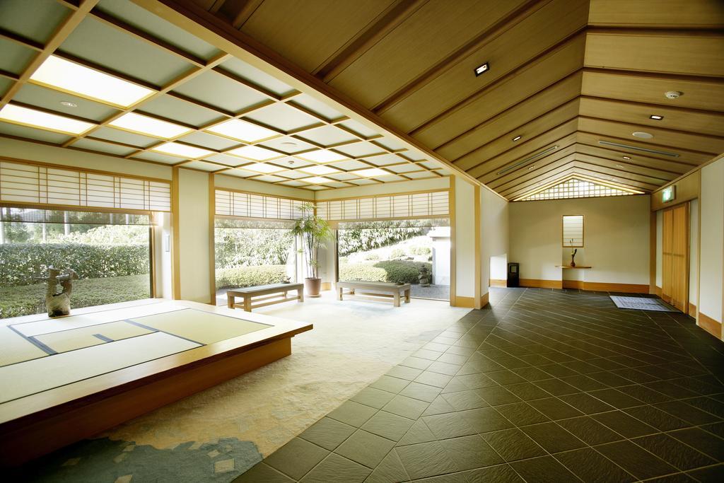 Menard Aoyama Resort: Wafukan Utatsukasa Iga Exterior photo