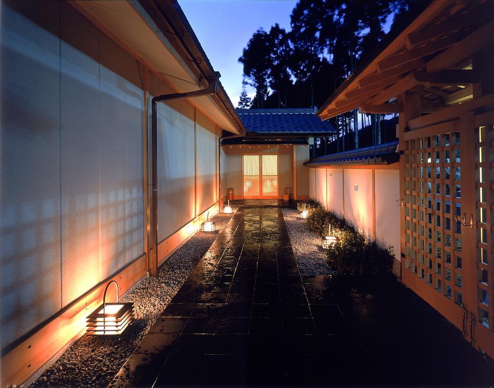 Menard Aoyama Resort: Wafukan Utatsukasa Iga Exterior photo